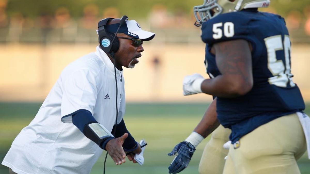 UC Davis head coach Ron Gould is 1-2 against Cal Poly in his short tenure, the lone victory coming in 2014 in San Luis Obispo.