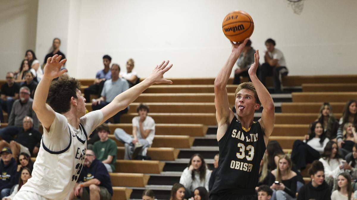 Hayden Brandow shoots as Noah Werner defends. San Luis Obispo High School boy's basketball team beat Arroyo Grande 52-45 on Feb. 3, 2026.