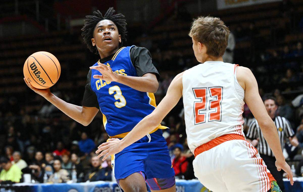 Clovis High’s Sier Harbin, left, lines up his shot guarded by Atascadero’s Dane STover, right, in the CIF Central Section 2025-2026 DII Boys Basketball Championship held Friday, Feb. 27, 2026 at Selland Arena in Fresno.