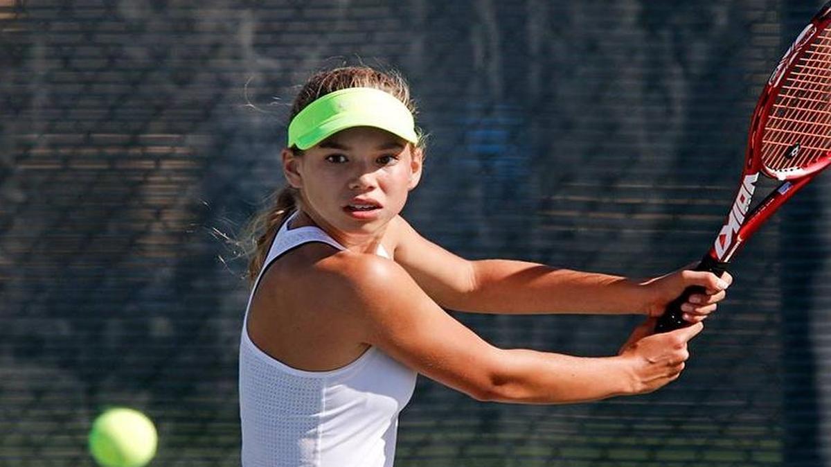 Arroyo Grande sophomore Delanie Dunkle during a 2015 match against San Luis Obispo.