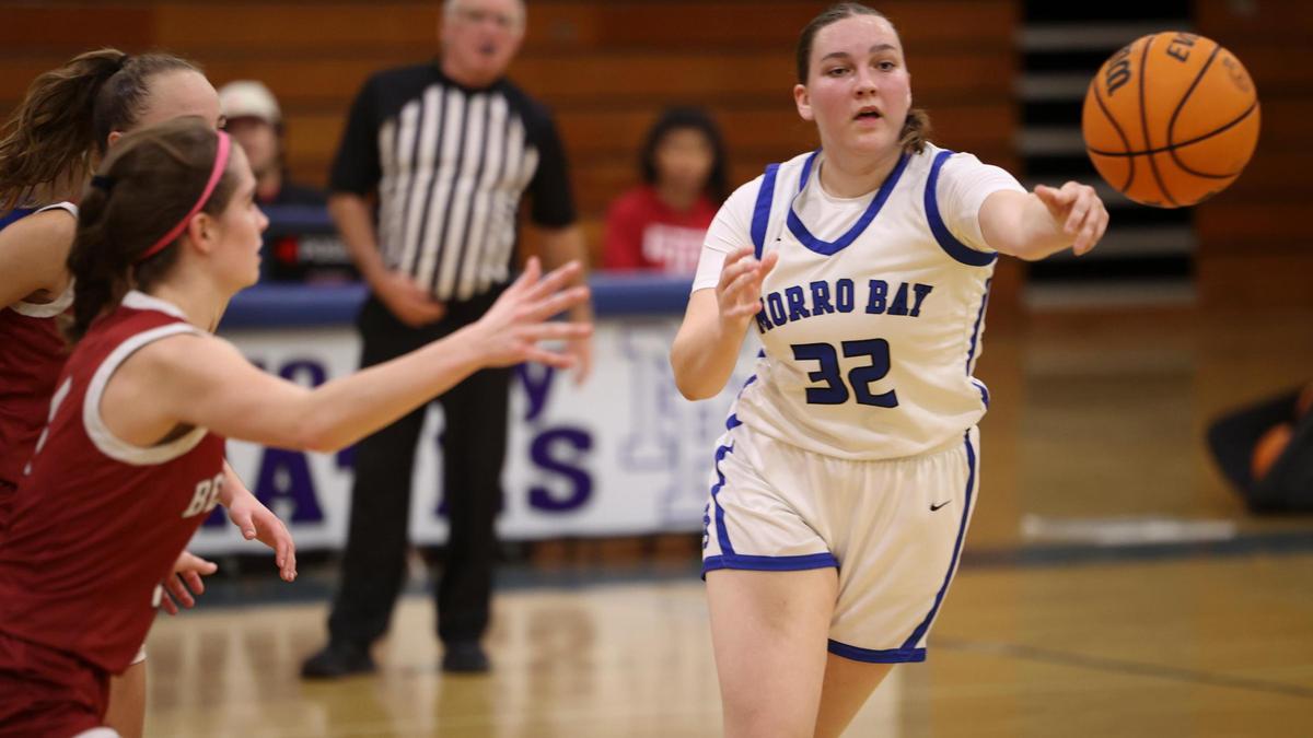 Georgie Wheeler makes a pass. Morro Bay girls basketball beat Paso Robles 47-38 on Jan. 9, 2024.