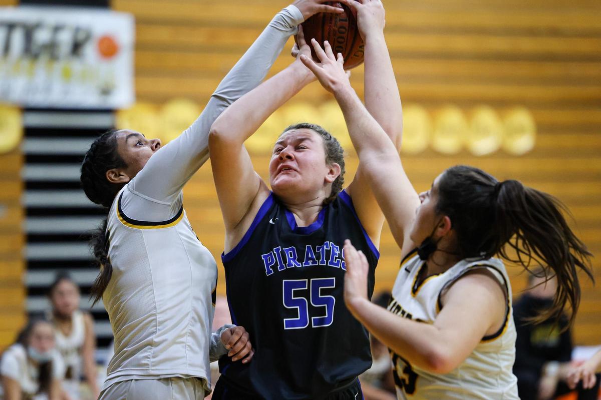 Tailer Morrison shoots defended by Jaspawan Kaur, 22, and Karys Vilani, 33 as Morro Bay won over San Luis Obispo 39-25 on Feb. 4, 2022.