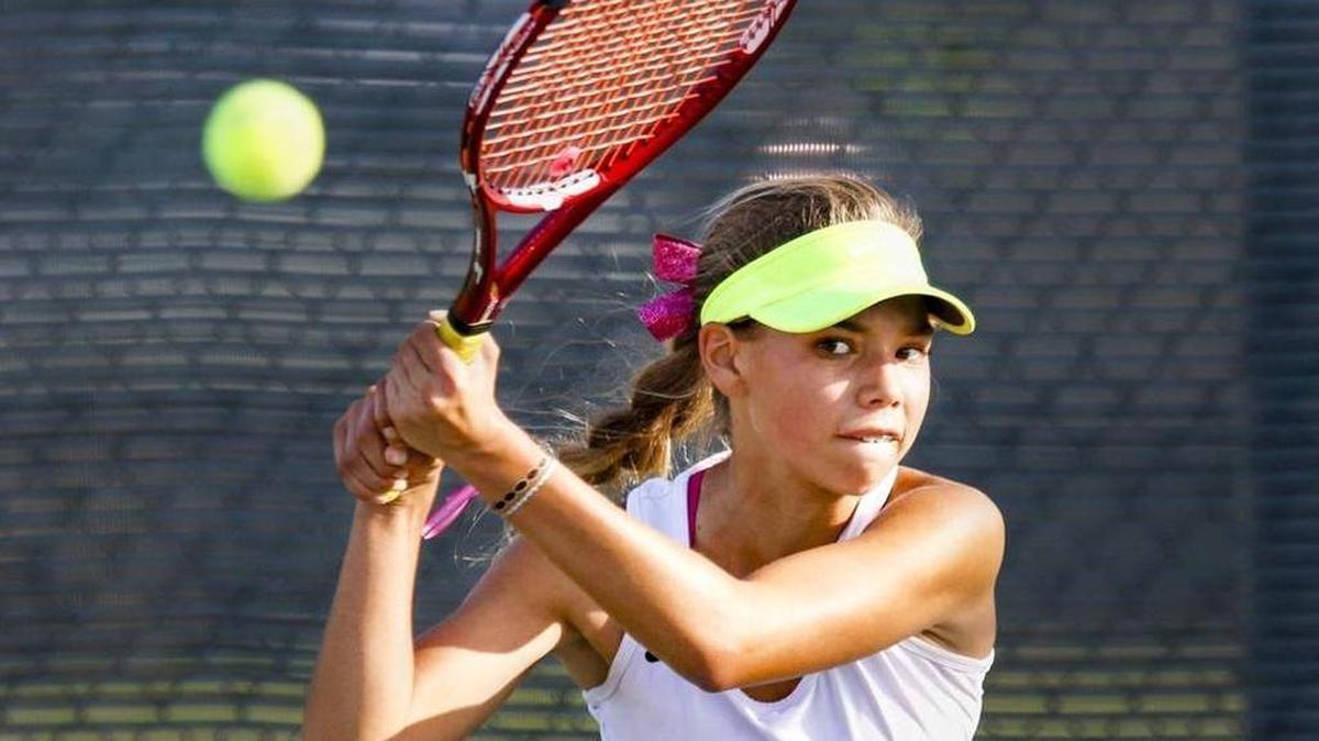 Arroyo Grande’s Delanie Dunkle during a match against Atascadero in 2015.