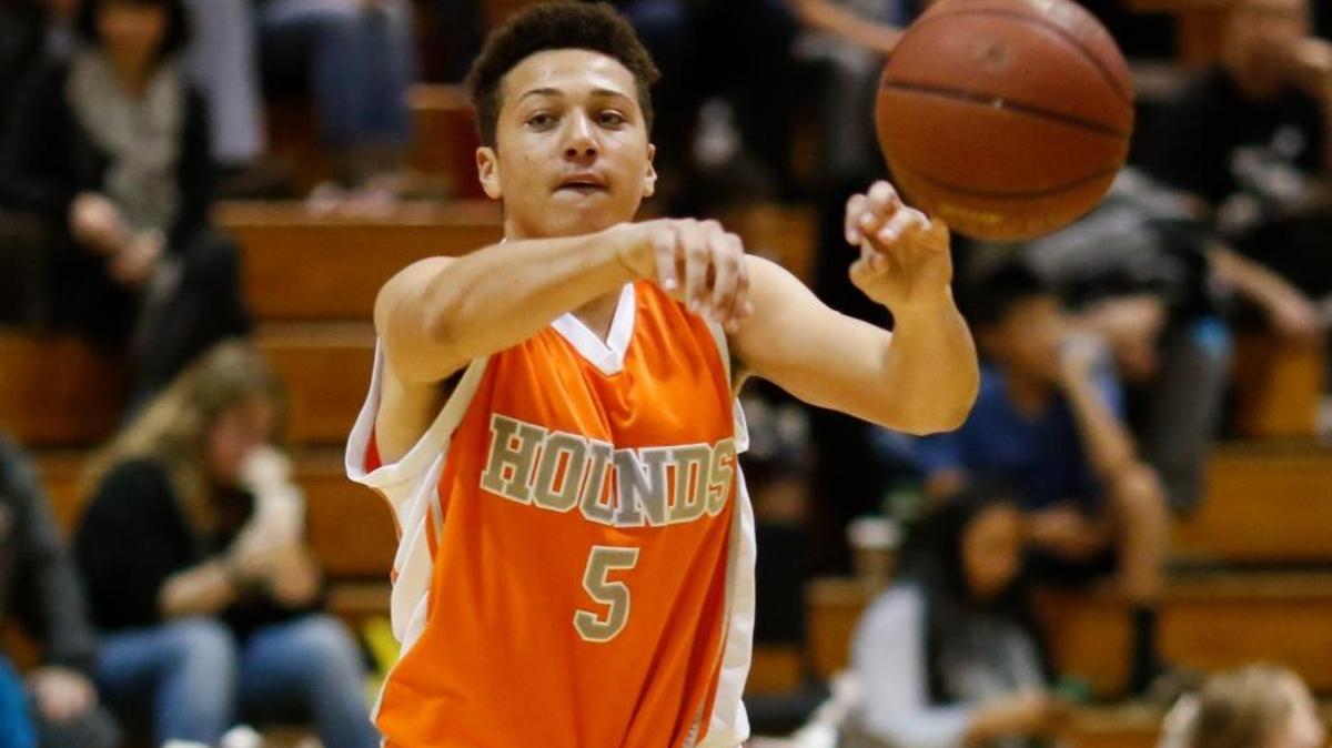 Atascadero’s Elijah Cooks passes the ball during a game against San Luis Obispo in January.