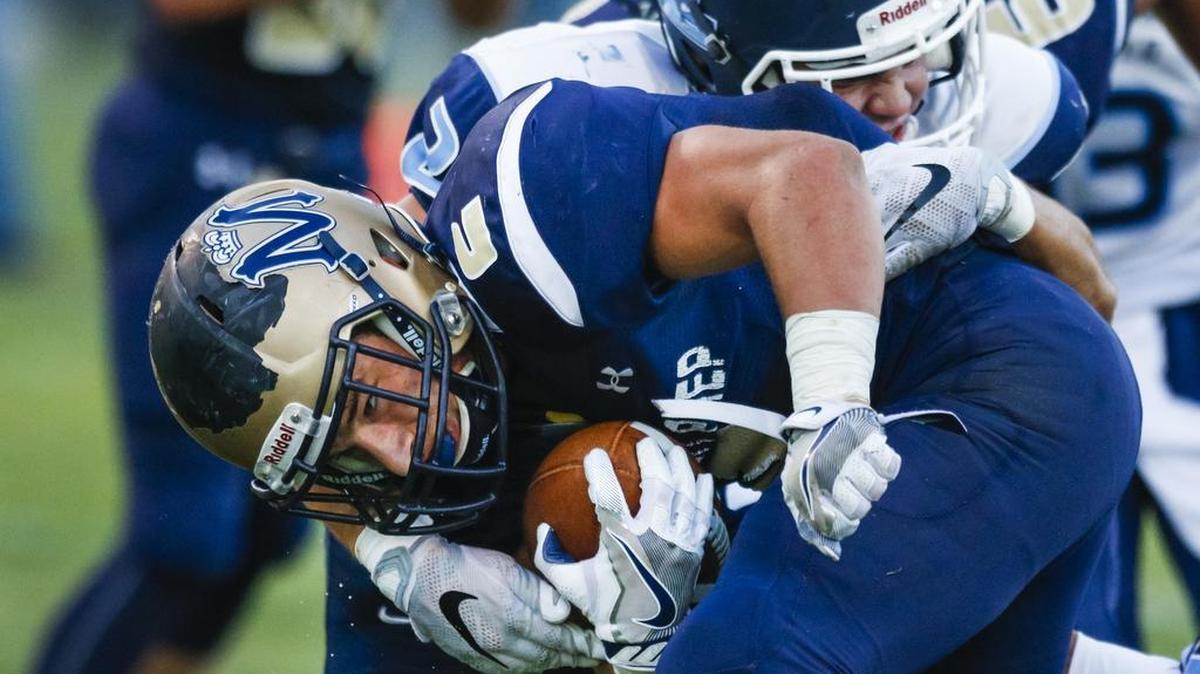 Mission Prep’s Brayden Corona runs the ball againsts Linfield Christian in Friday’s non-leage game.