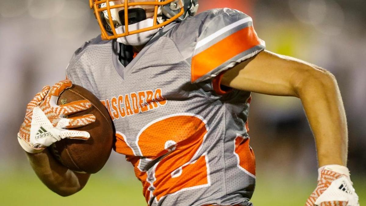 Atascadero High football hosts Ventura in a non-conference game. Photo by Joe Johnston 09-01-17