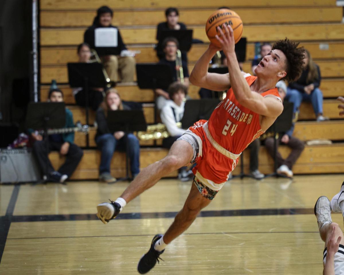 Damon Mitchell puts up an off balance shot. Atascadero High School beat San Luis Obispo 60-57 on Jan. 21, 2025.