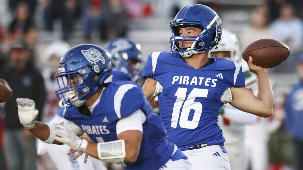 Sands Dougherty throws behind a third down block by Luca Macari for the Pirates. Morro Bay beat Lindsey 52-24 on. Aug. 29, 2025.