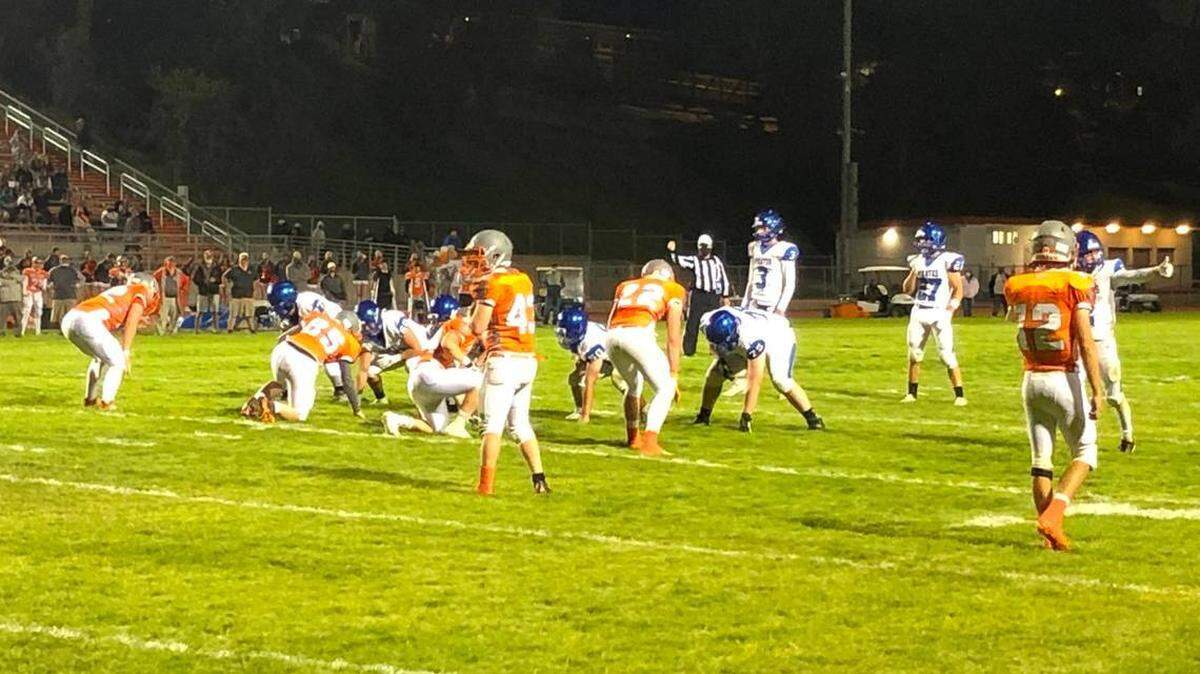 Morro Bay’s Nicky Johnson (#3) prepares for a snap in a spring win against Atascadero.