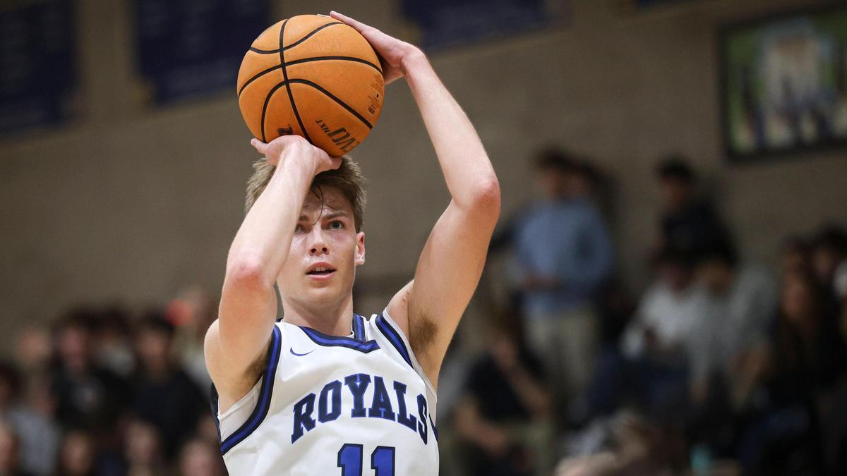 Roman Benedetti shoots as Mission Prep beat crosstown rival San Luis Obispo High School 60-49 in a boy’s basketball game on Feb. 4, 2025.