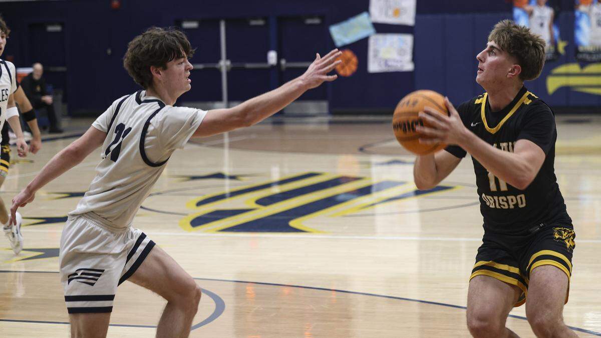 Beau Crew lines up a shot as Jagger Young comes out to defend. San Luis Obispo High School boy's basketball team beat Arroyo Grande 52-45 on Feb. 3, 2026.