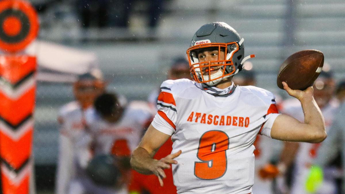 Evan Moscardi throws for Atascadero. Arroyo Grande hosted Atascadero for the coronavirus delayed first game of the 2020 season, held in March 2021.