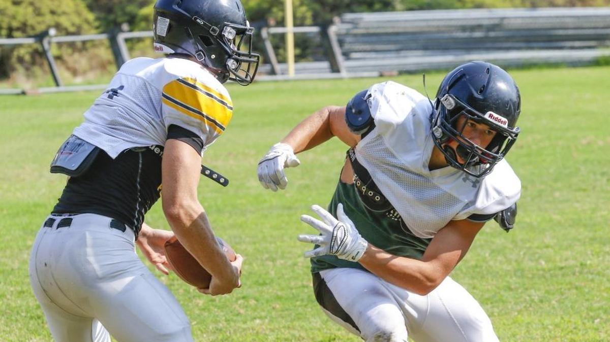 Back up quarterback Tegan Rawlins (left) fakes a hand off to running back Pierson Mosichuk David Middlecamp 7-22-2016