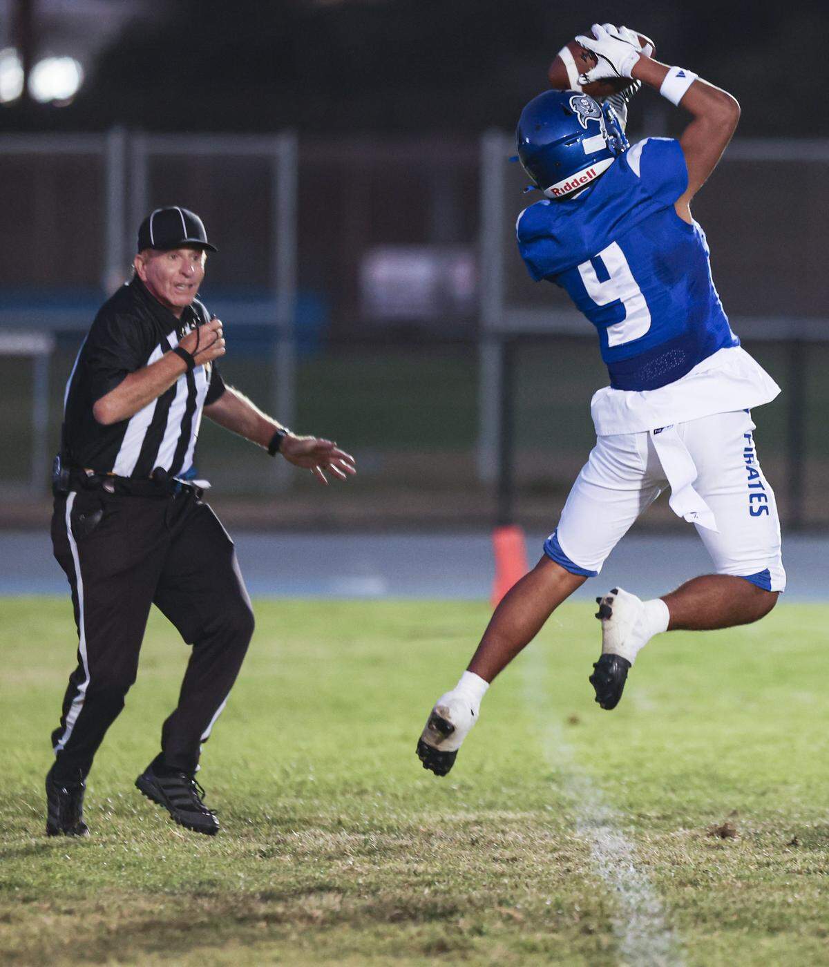 Efrain Hernandez makes a catch for a touchdown. Morro Bay beat Lindsey 52-24 on. Aug. 29, 2025.