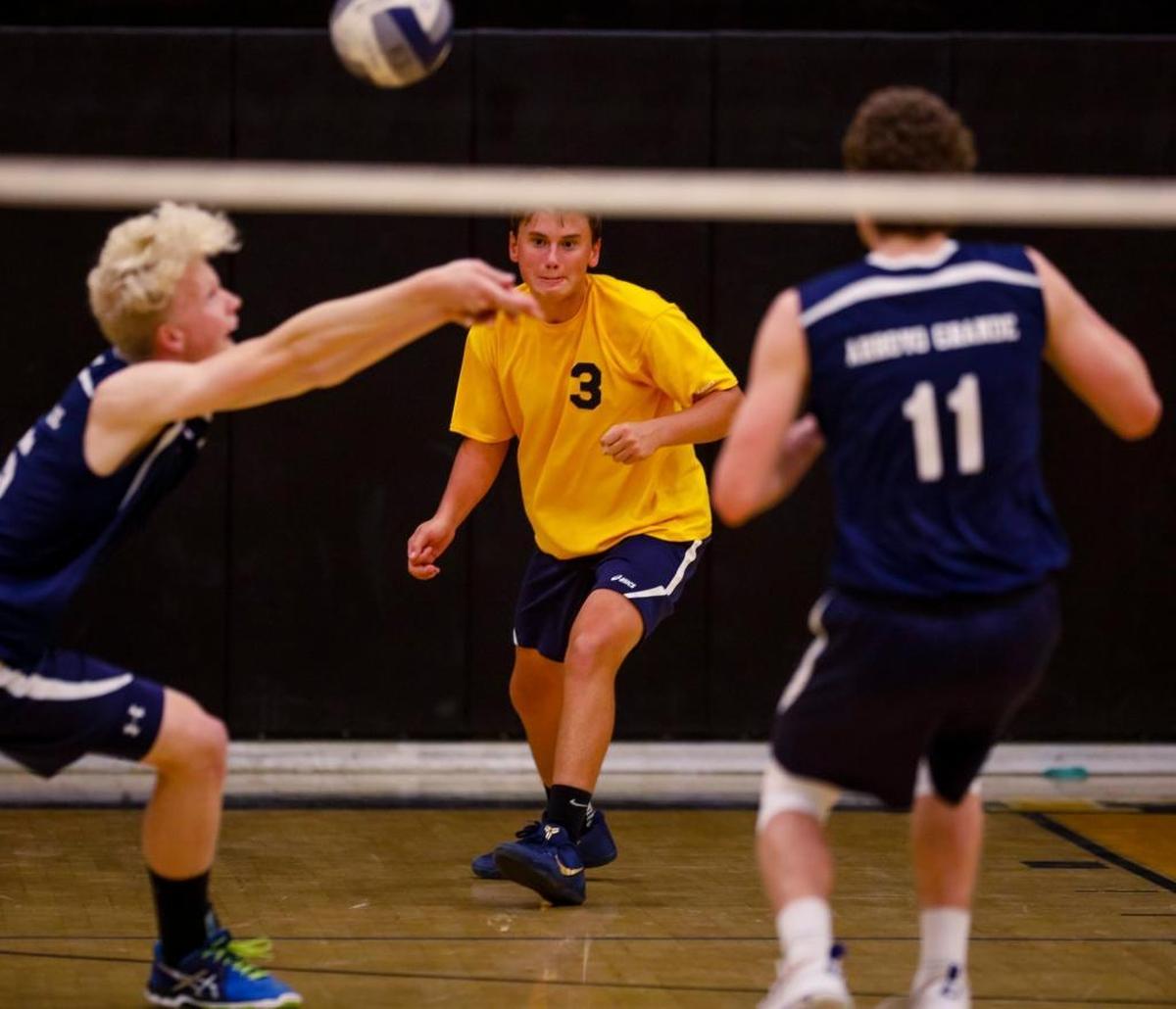 Arroyo Grande senior Brett MacDonald (center), son of Dwight MacDonald, during a volleyball game against SLO High. Photo by Joe Johnston 03-31-17