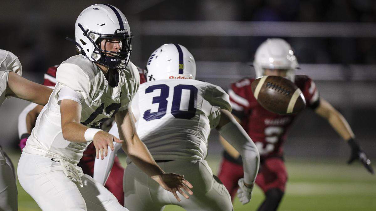 Jacob Kreowski pitches the ball back to Miles Thompson (out of frame). Arroyo Grande beat Paso Robles 56-14 on Oct. 3, 2025.