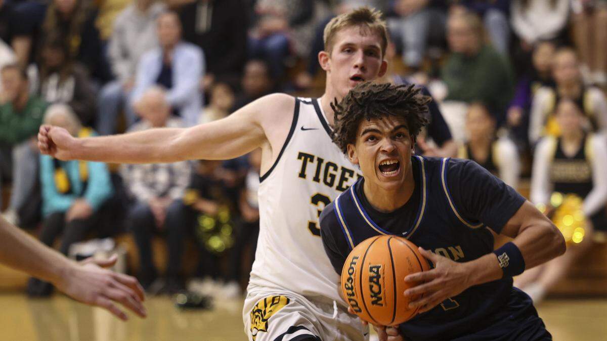 Hunter Drake goes to the basket followed by Greyson Gardner. Mission Prep boys beat San Luis Obispo High School 69-53 in a basketball game on Feb. 10, 2026.