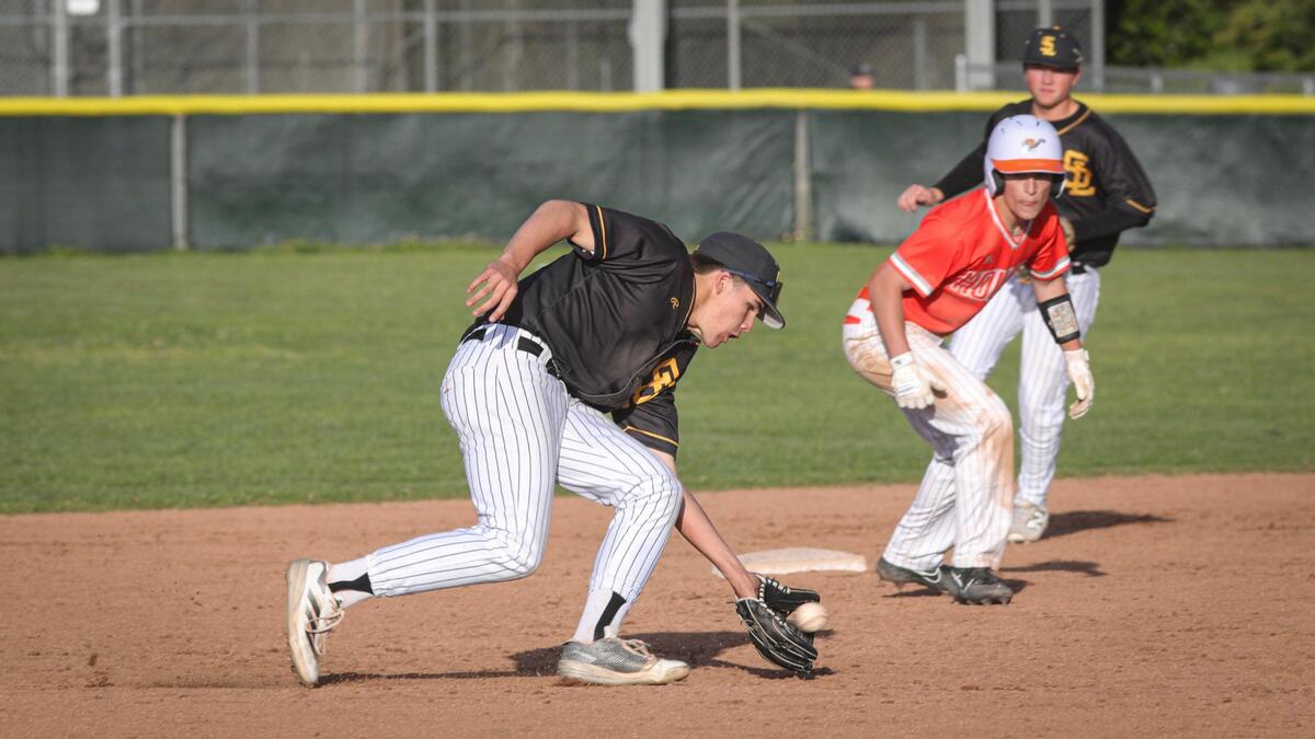 Hayden Hall fields a grounder and holds the runner Evan Churchill at second base. In a game that saw sparkling plays on defense and good pitching, San Luis Obispo beat Atascadero 2-1 on April 3, 2025.