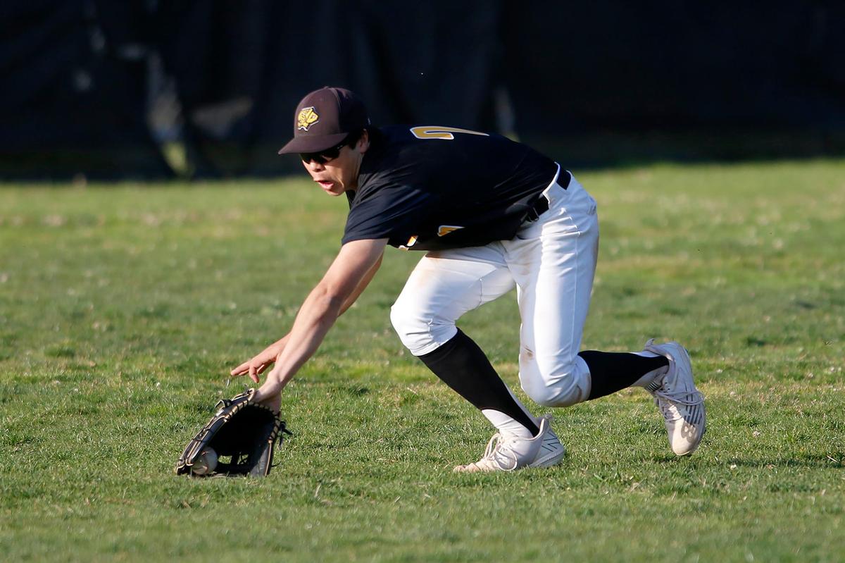 San Luis Obispo’s Owen Wells (7) fields a ball in left field. San Luis Obispo Tigers beat Paso Robles High school at Taylor Field in San Luis Obispo on Friday.