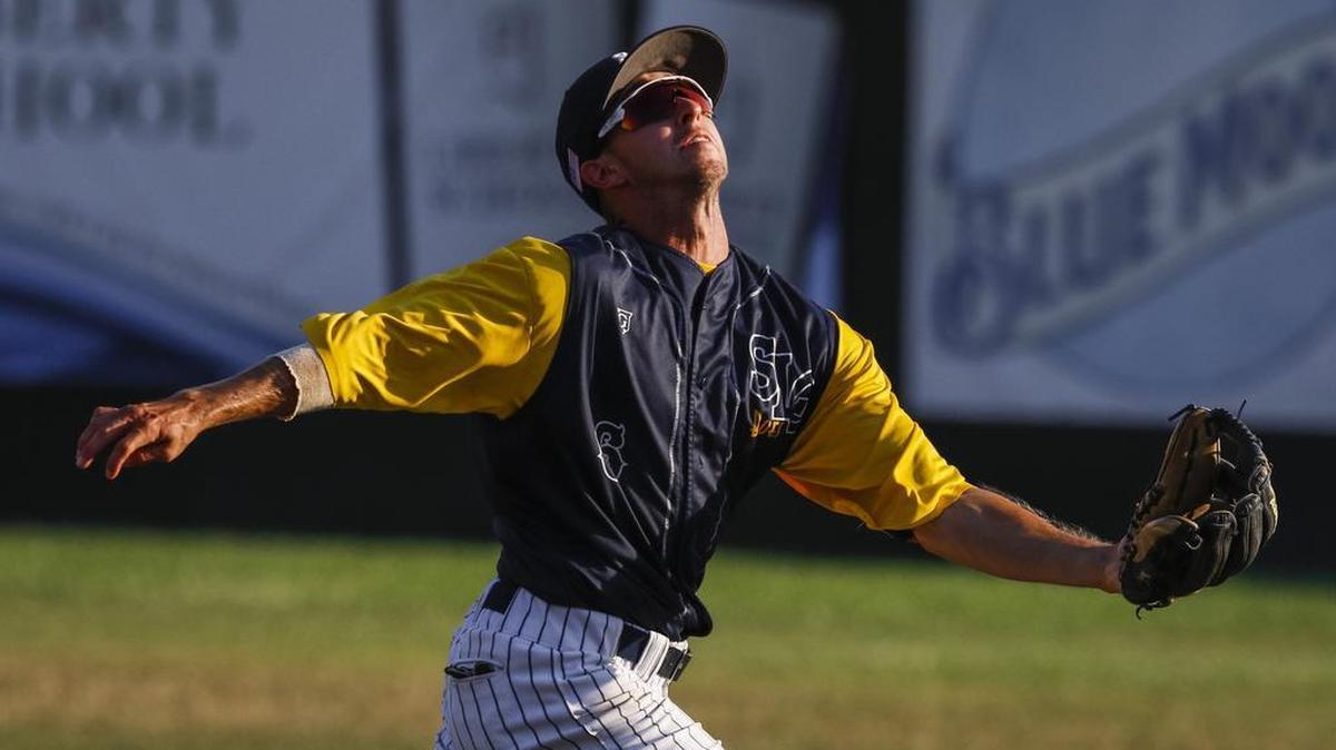 The San Luis Obispo Blues faced the Conejo Oaks for their final home game.