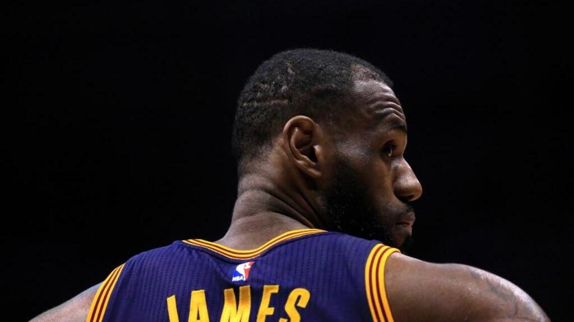 WATCH: LeBron James poses as employee at Pasadena pizza joint